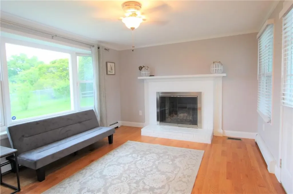 4 Maloney Lane Middletown RI 02842