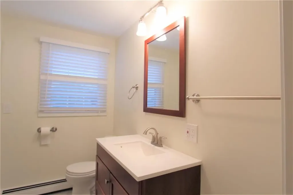 4 Maloney Lane Middletown RI 02842