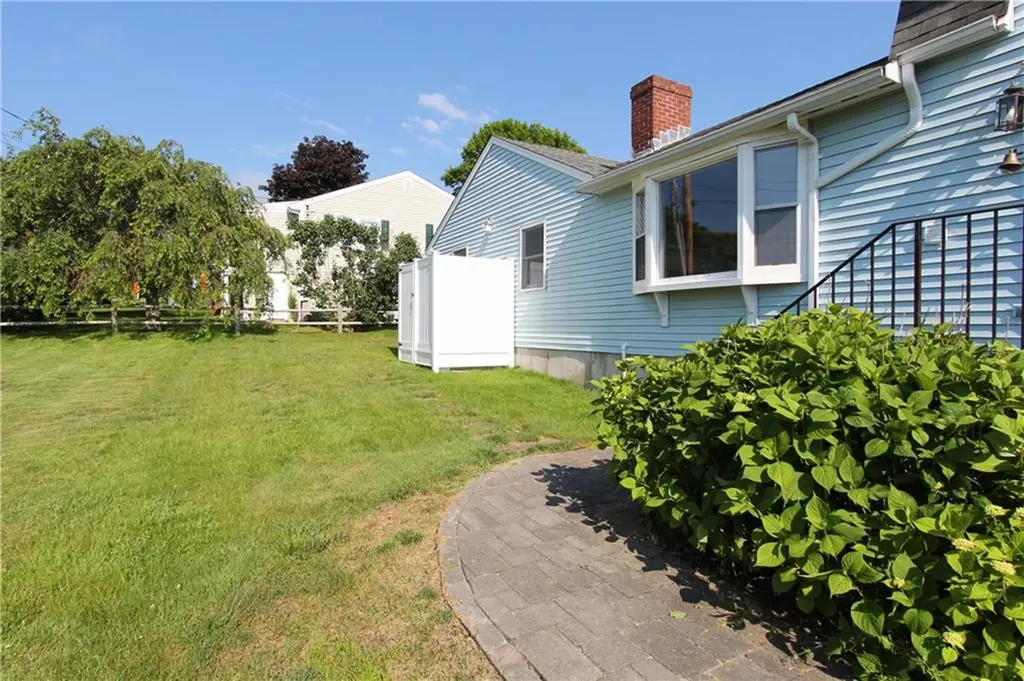 4 Maloney Lane Middletown RI 02842