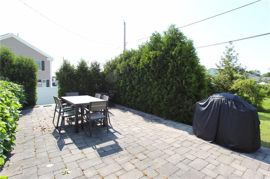 4 Maloney Lane Middletown RI 02842