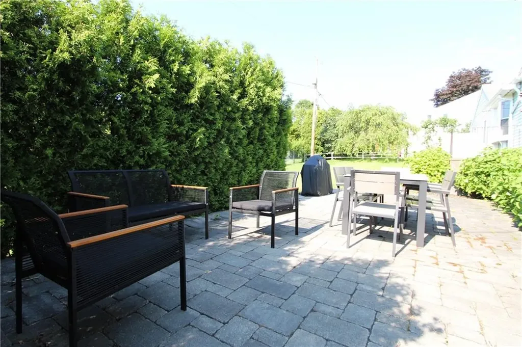 4 Maloney Lane Middletown RI 02842