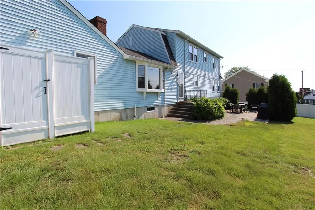 4 Maloney Lane Middletown RI 02842