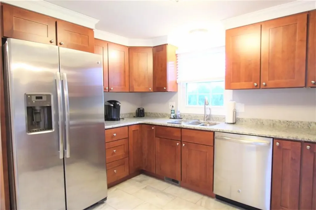 4 Maloney Lane Middletown RI 02842