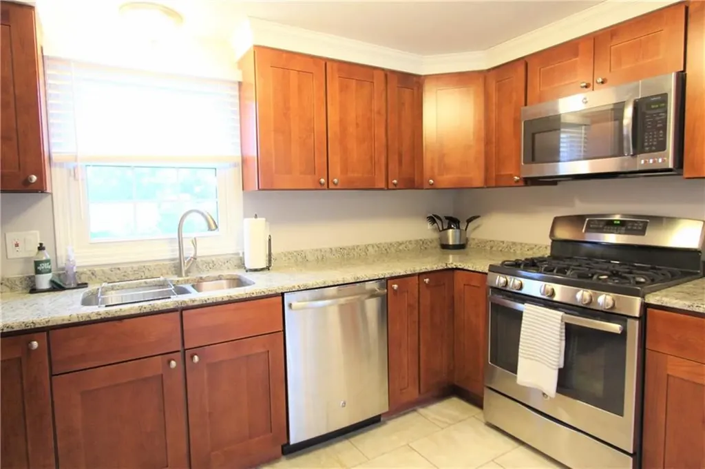 4 Maloney Lane Middletown RI 02842