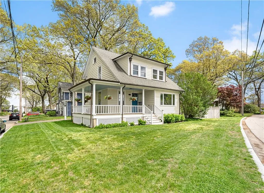 1024 Bullocks Point Avenue East Providence RI 02915