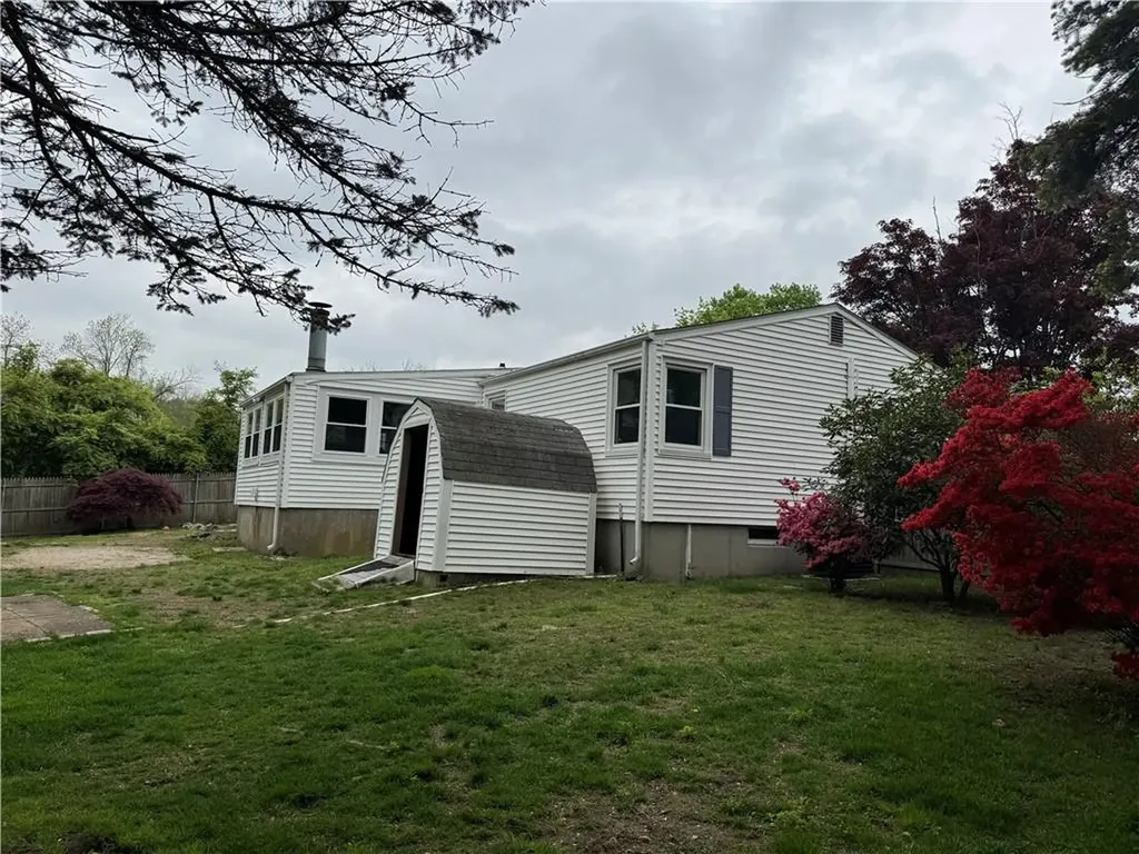 17 Amanda Court Cranston RI 02920