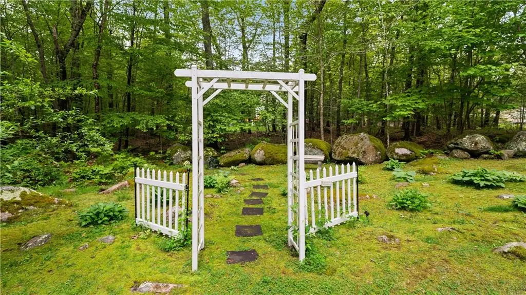 605 Gardner Road Exeter RI 02822