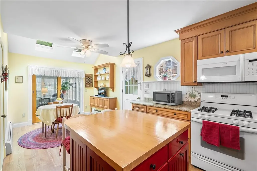 146 Bay View Avenue Bristol RI 02809