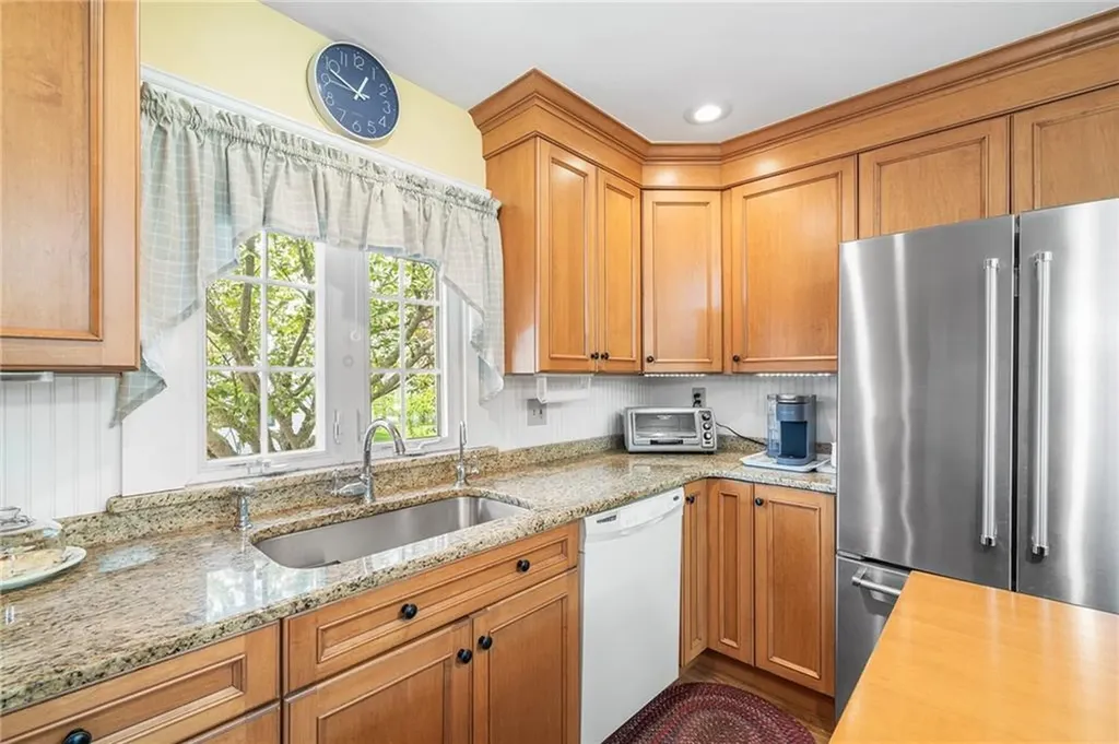 146 Bay View Avenue Bristol RI 02809