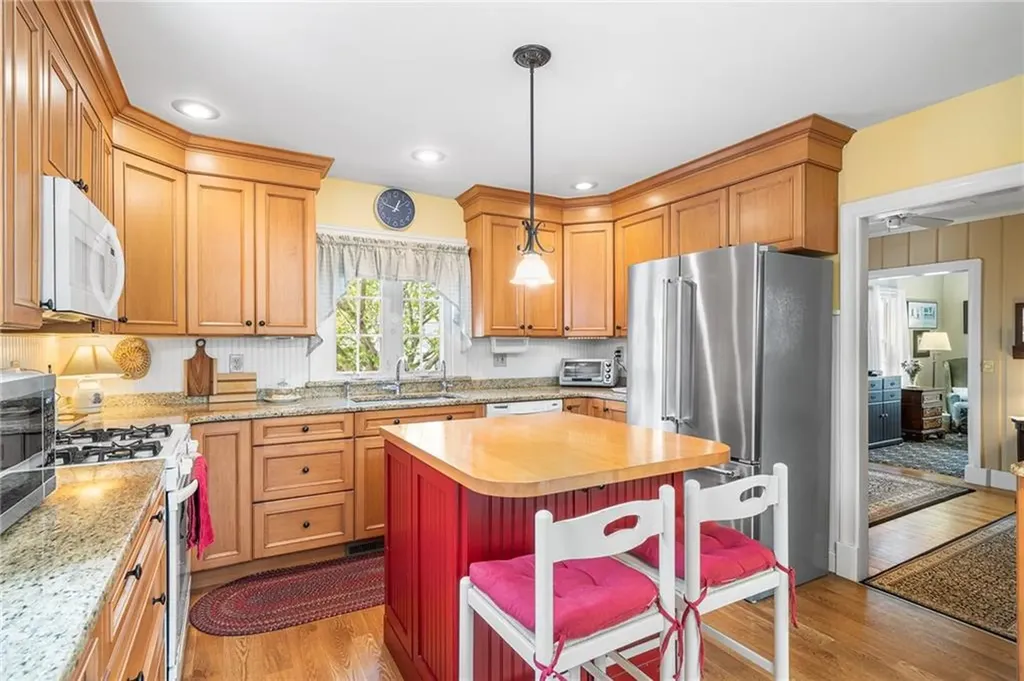 146 Bay View Avenue Bristol RI 02809