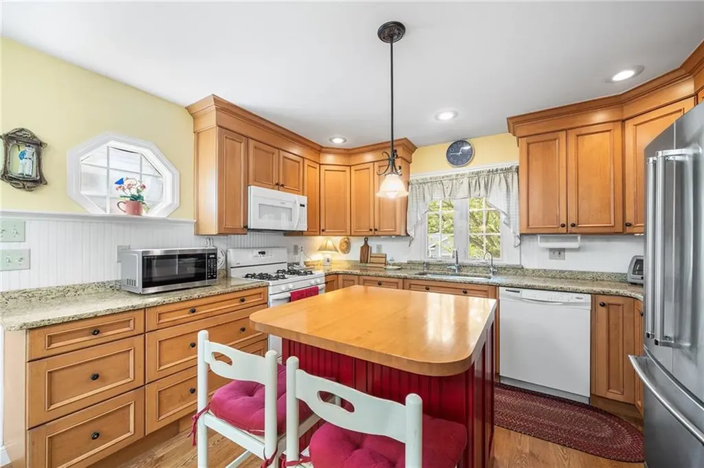 146 Bay View Avenue Bristol RI 02809
