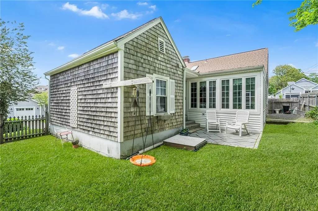 146 Bay View Avenue Bristol RI 02809