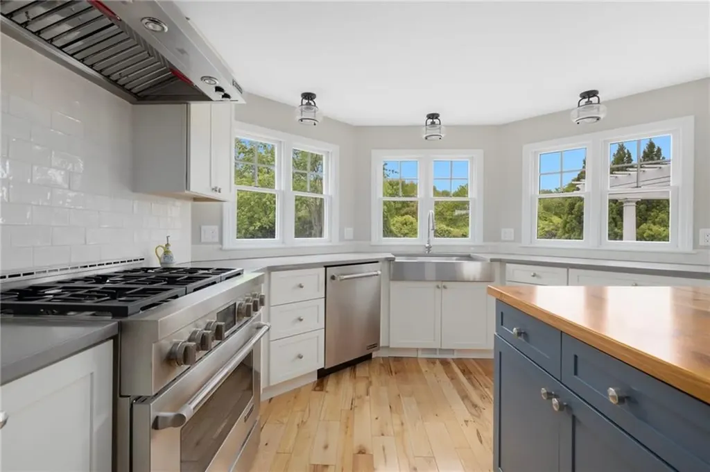 45 Cliff Drive Narragansett RI 02882