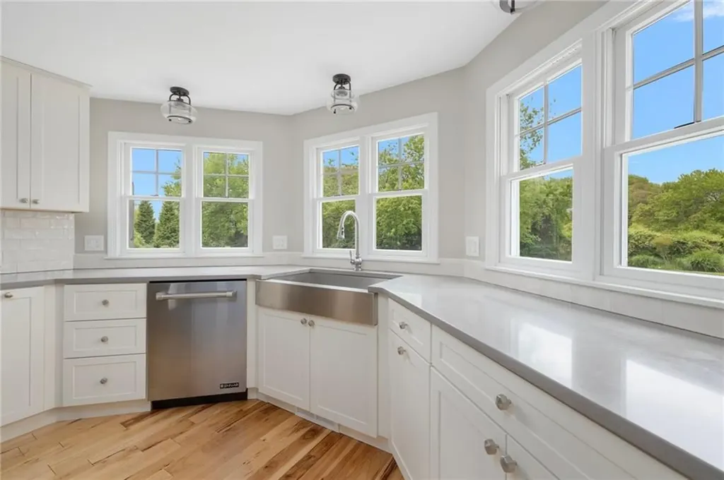45 Cliff Drive Narragansett RI 02882