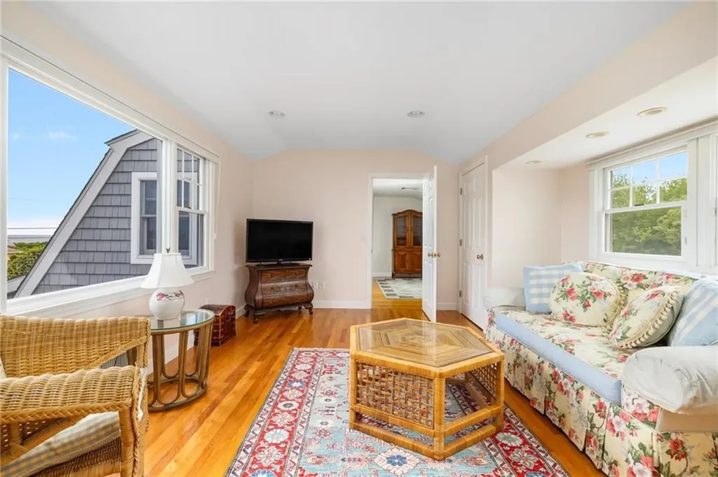 45 Cliff Drive Narragansett RI 02882
