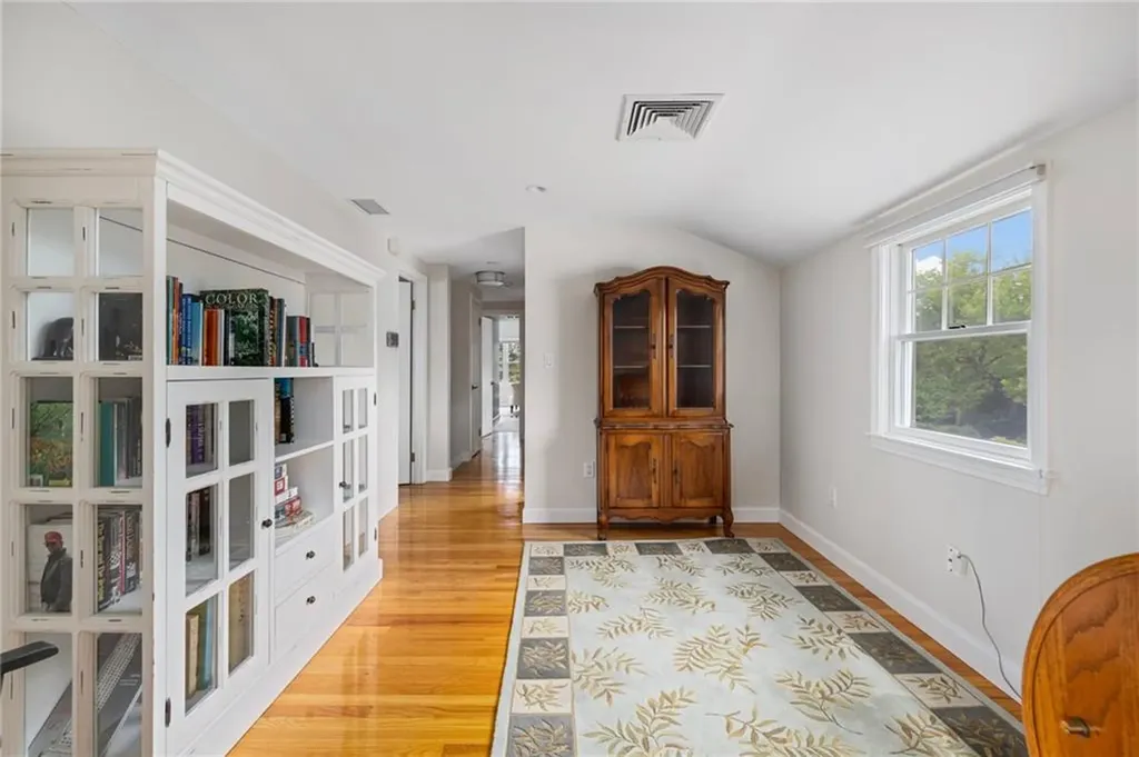 45 Cliff Drive Narragansett RI 02882