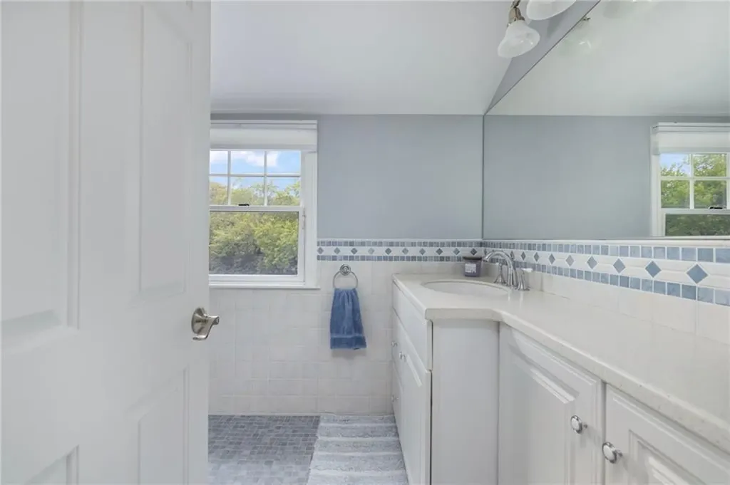 45 Cliff Drive Narragansett RI 02882