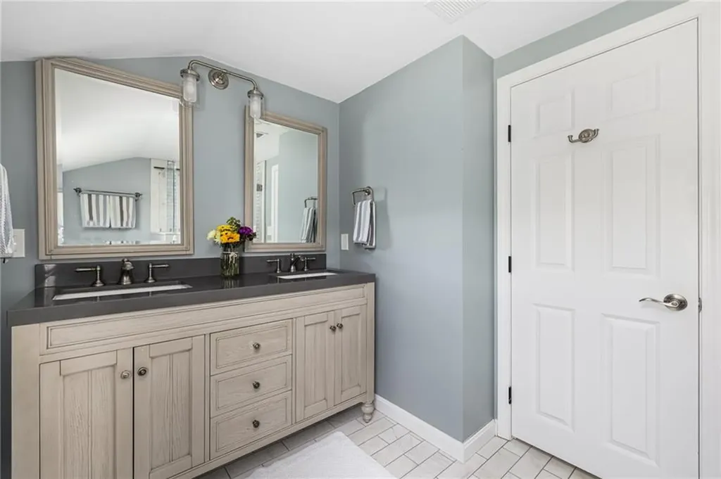 45 Cliff Drive Narragansett RI 02882