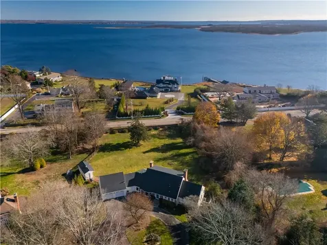 76 Westford Avenue Warwick RI 02889