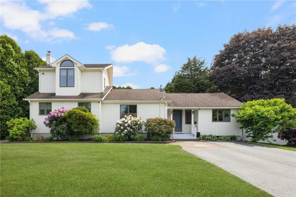 8 School House Road Narragansett RI 02882