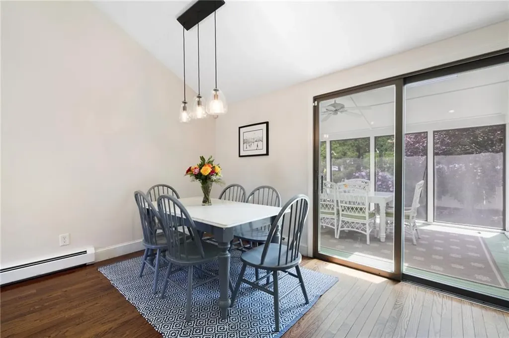 8 School House Road Narragansett RI 02882