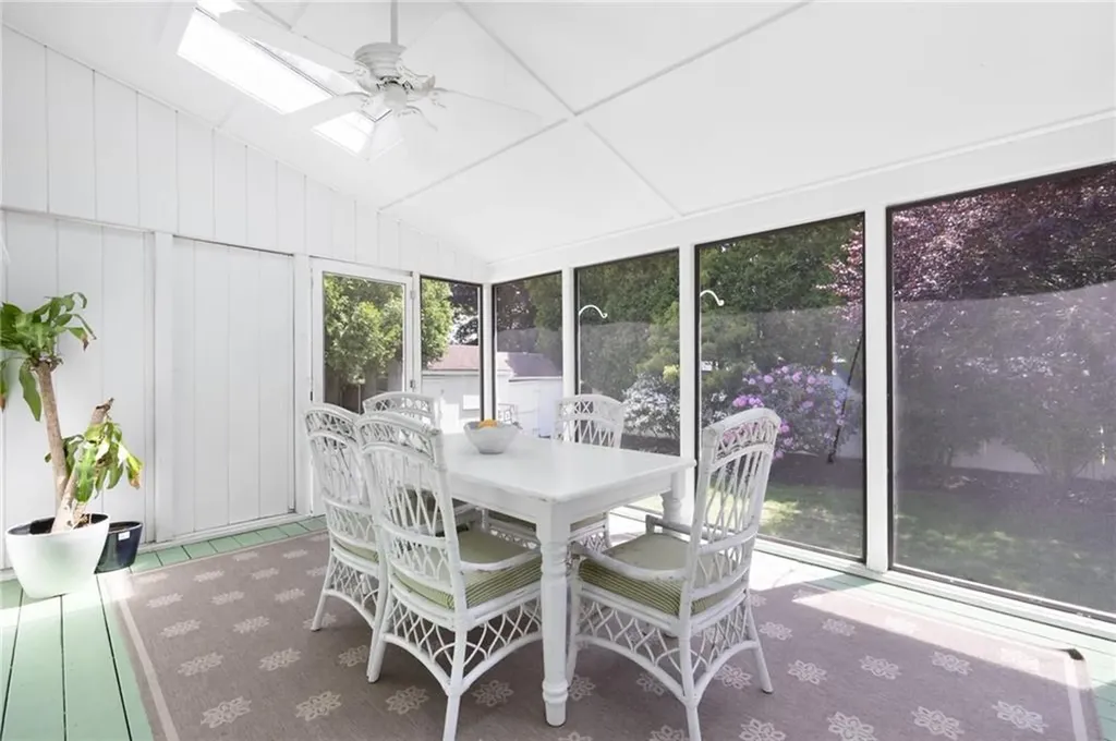 8 School House Road Narragansett RI 02882