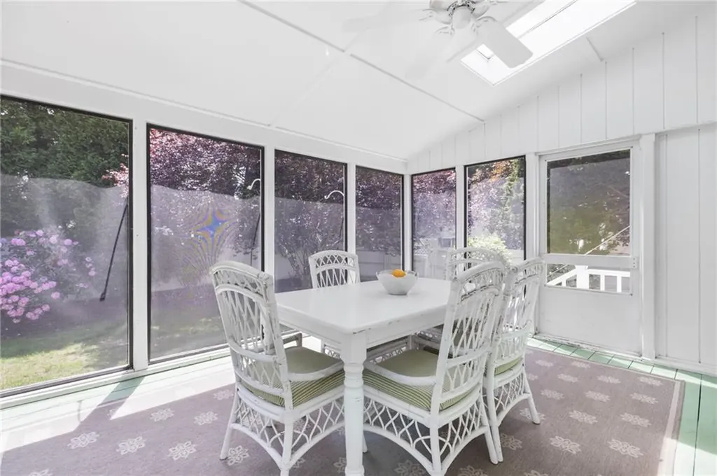 8 School House Road Narragansett RI 02882