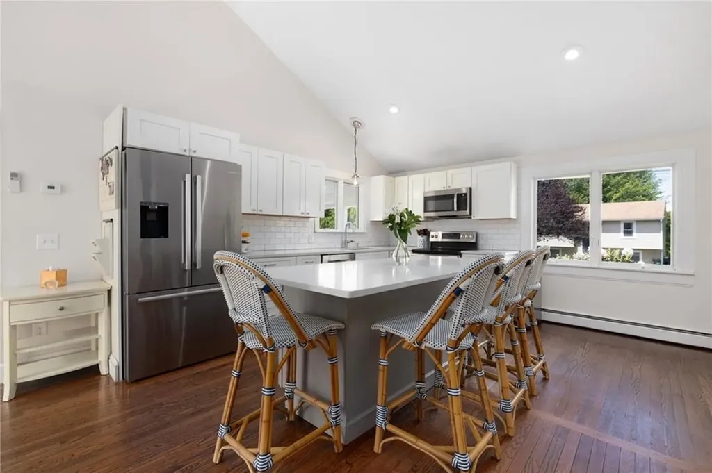 8 School House Road Narragansett RI 02882