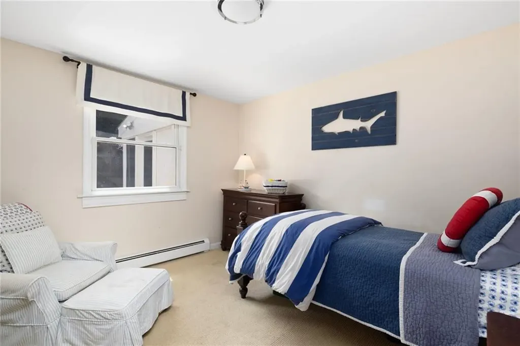8 School House Road Narragansett RI 02882