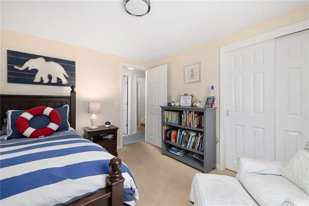 8 School House Road Narragansett RI 02882