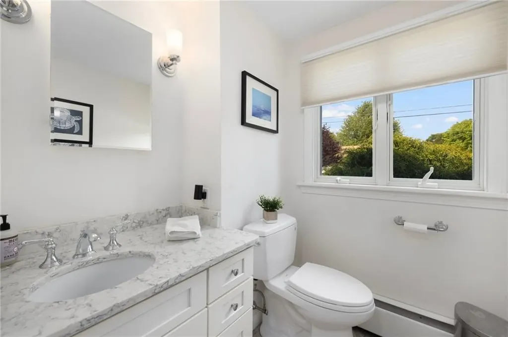 8 School House Road Narragansett RI 02882