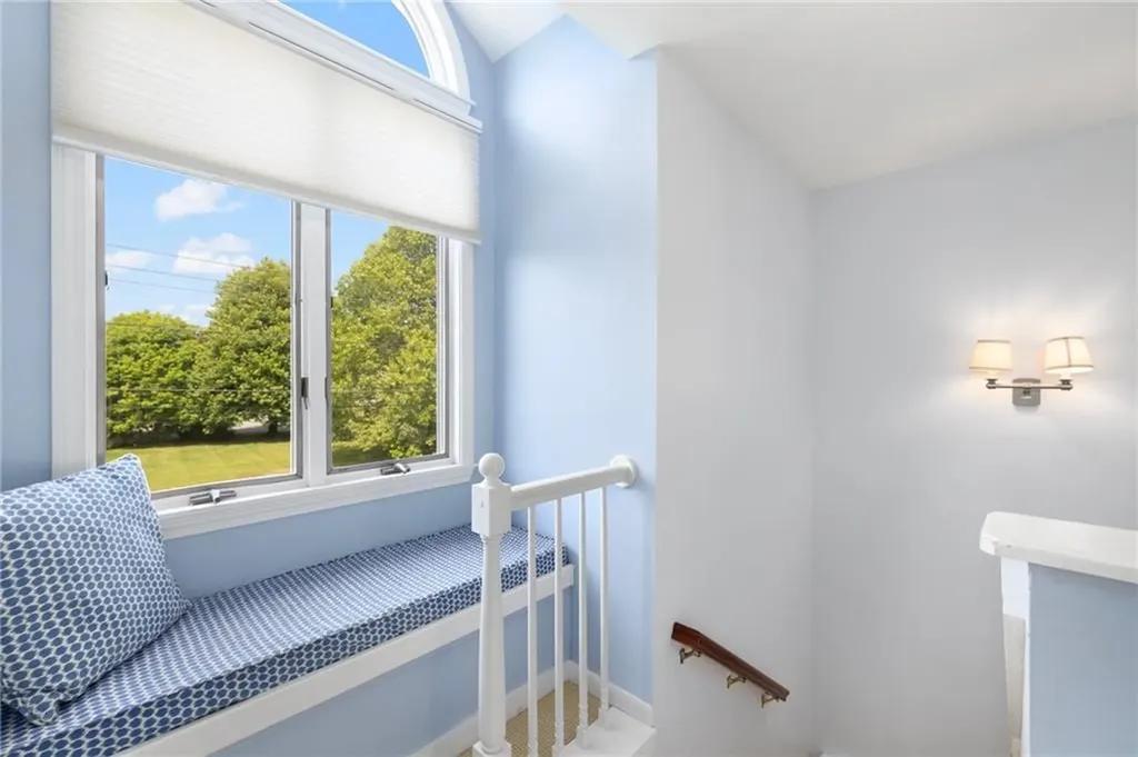 8 School House Road Narragansett RI 02882
