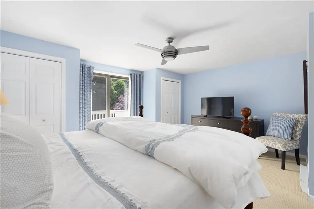 8 School House Road Narragansett RI 02882