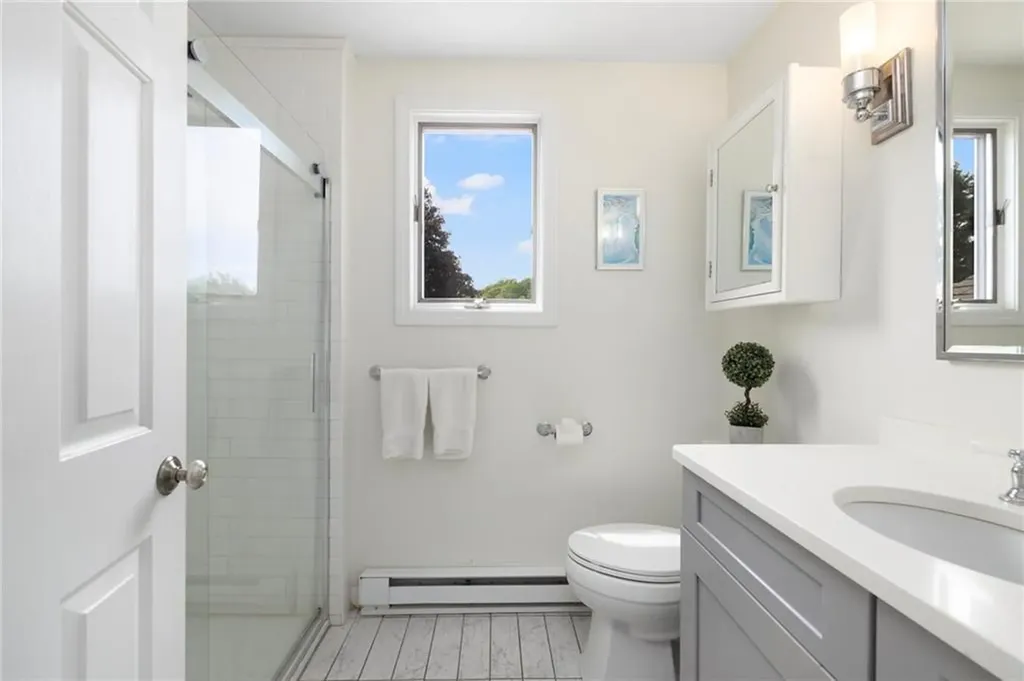 8 School House Road Narragansett RI 02882