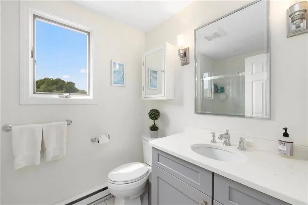 8 School House Road Narragansett RI 02882