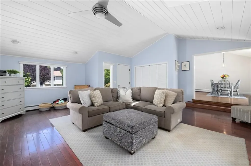 8 School House Road Narragansett RI 02882