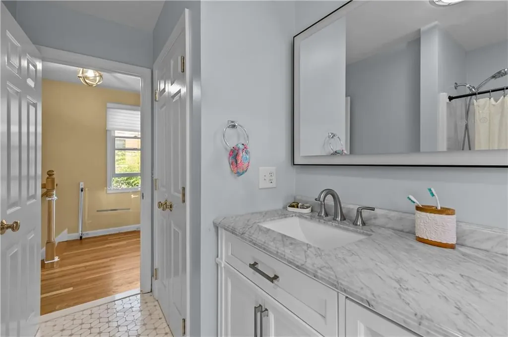 17 Narragansett Avenue Newport RI 02840