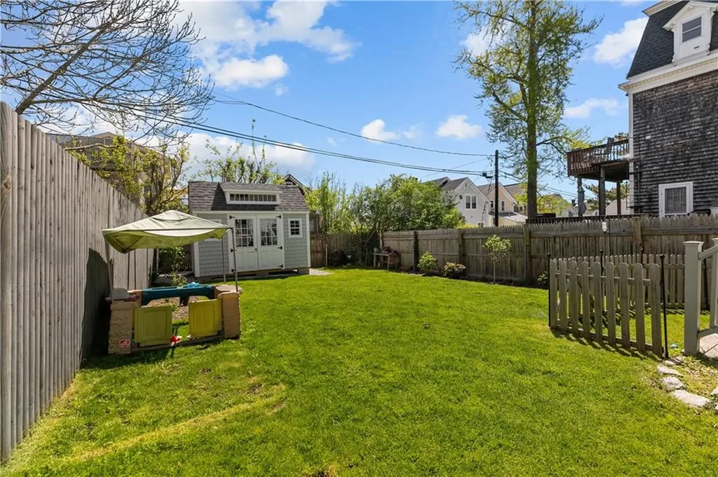 17 Narragansett Avenue Newport RI 02840