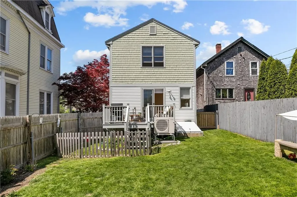17 Narragansett Avenue Newport RI 02840
