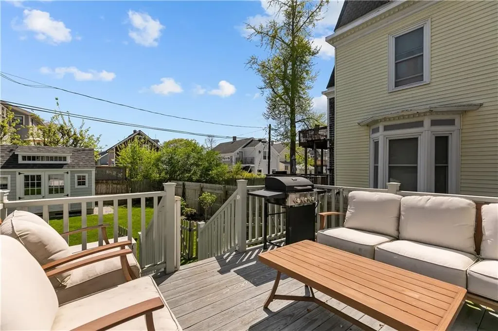 17 Narragansett Avenue Newport RI 02840