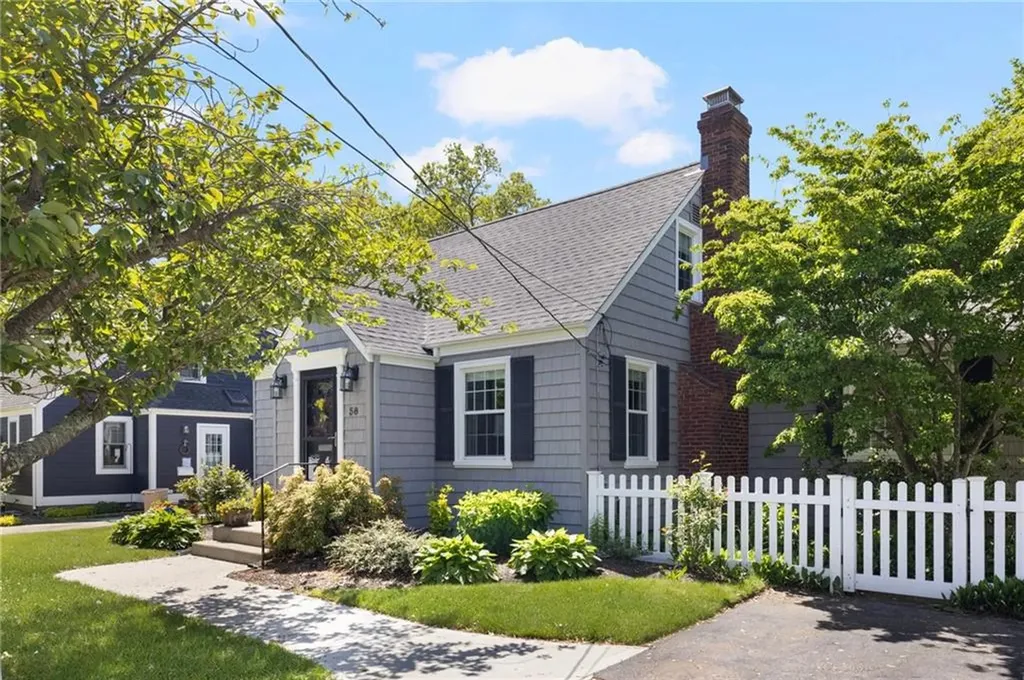58 Roslyn Avenue Cranston RI 02910