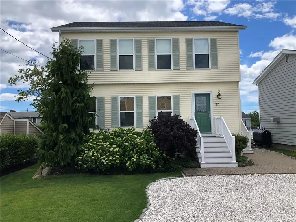21 Oak Avenue Narragansett RI 02882