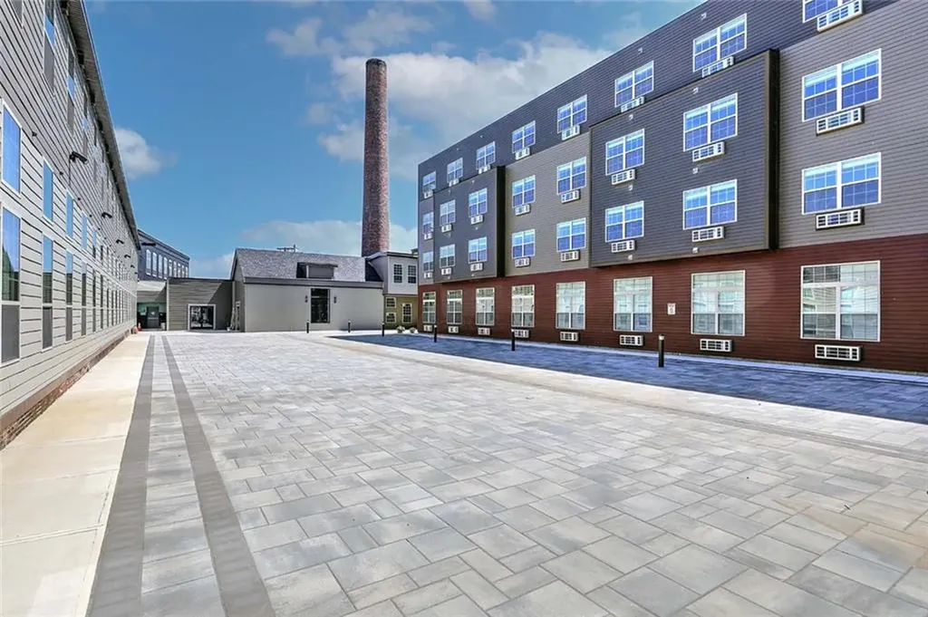 327 Pine Street Pawtucket RI 02860