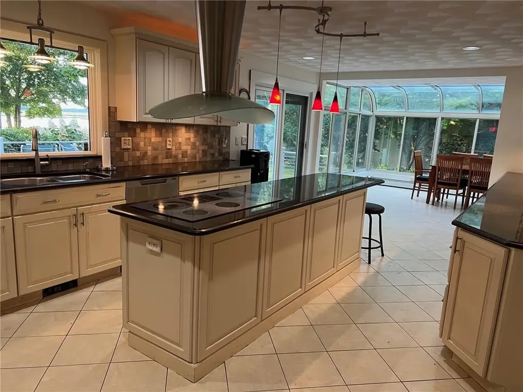 15 Candleberry Road Barrington RI 02806