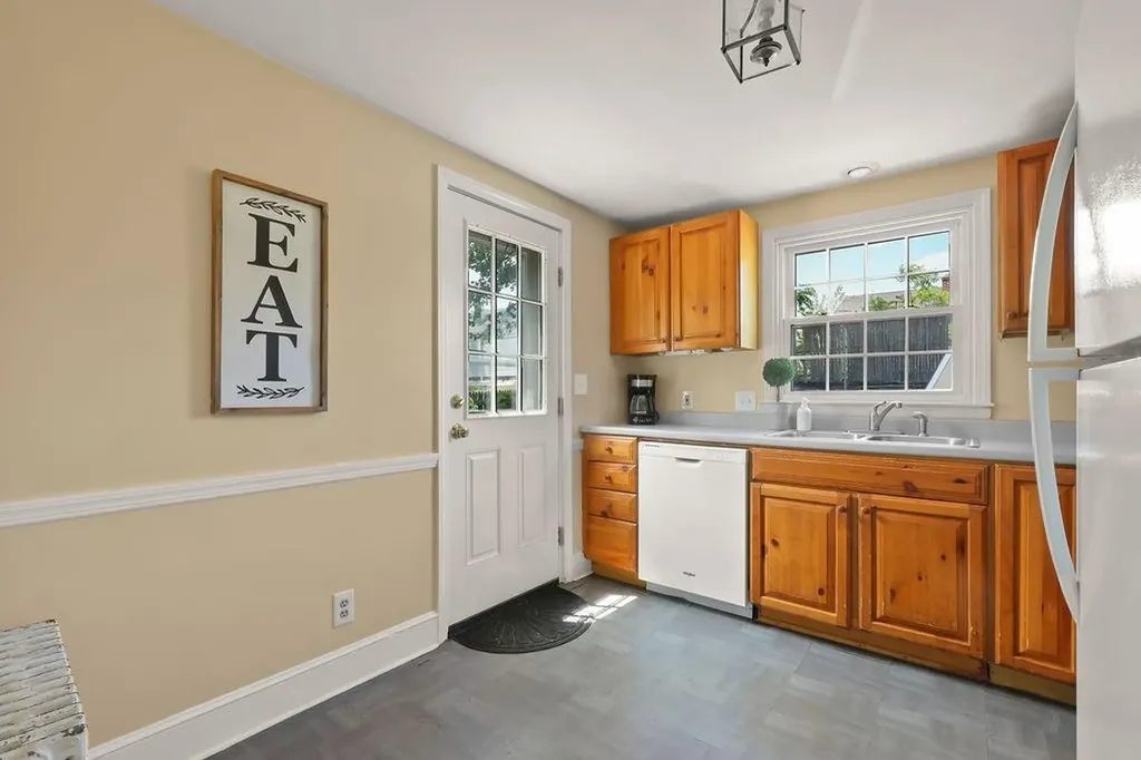 39 Eldorado Street Cranston RI 02910