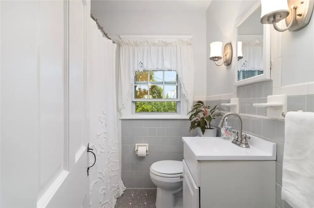 211 Fairview Avenue Coventry RI 02816