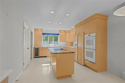 3 Hanley Farm Road Warren RI 02885