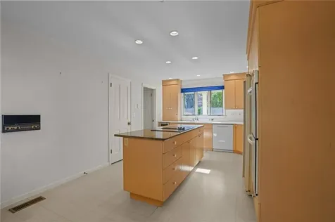 3 Hanley Farm Road Warren RI 02885