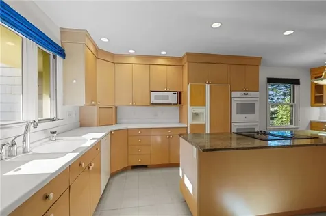 3 Hanley Farm Road Warren RI 02885