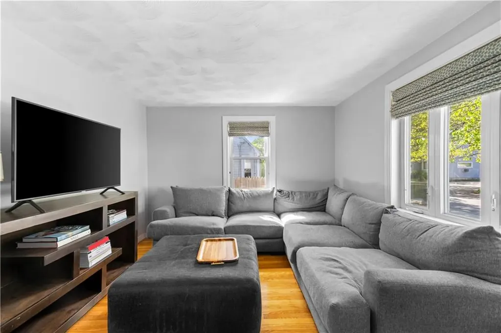 328 Maple Street Warwick RI 02888